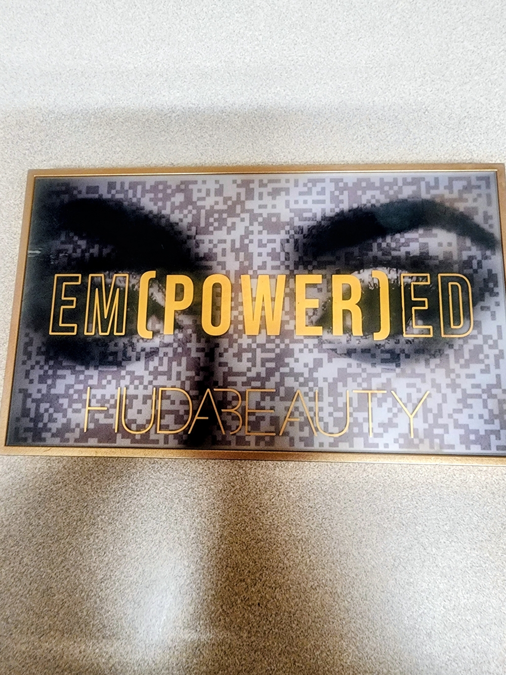 Huda Beauty Empowered Eyeshadow Palette - Warm Neutrals & Gold - Picture 3 of 6